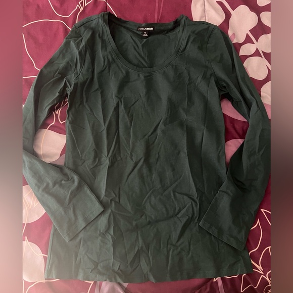 V neck long sleeve shirt - Picture 2 of 2